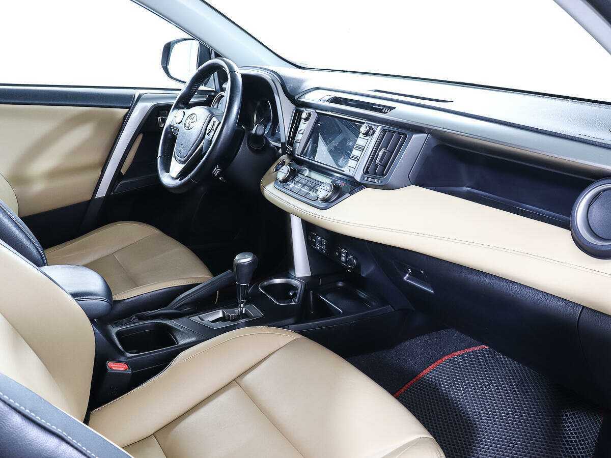 Toyota RAV4 с пробегом — 2018 год. Фото: #7