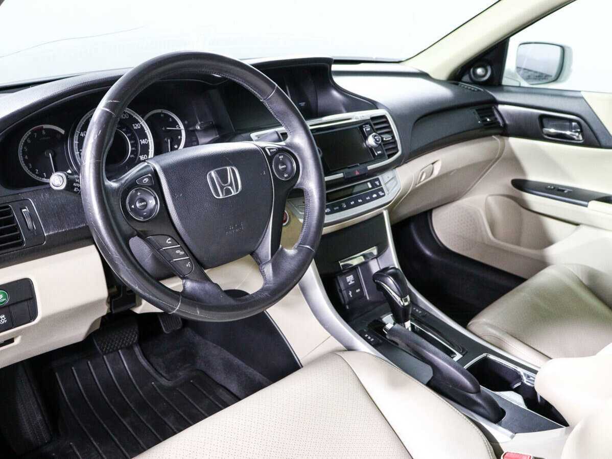 Honda Accord с пробегом — 2012 год. Фото: #12