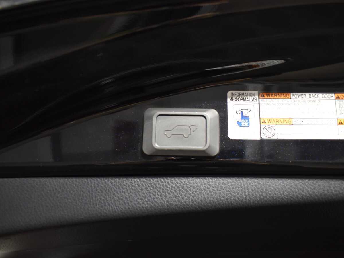 Toyota RAV4 с пробегом — 2018 год. Фото: #6