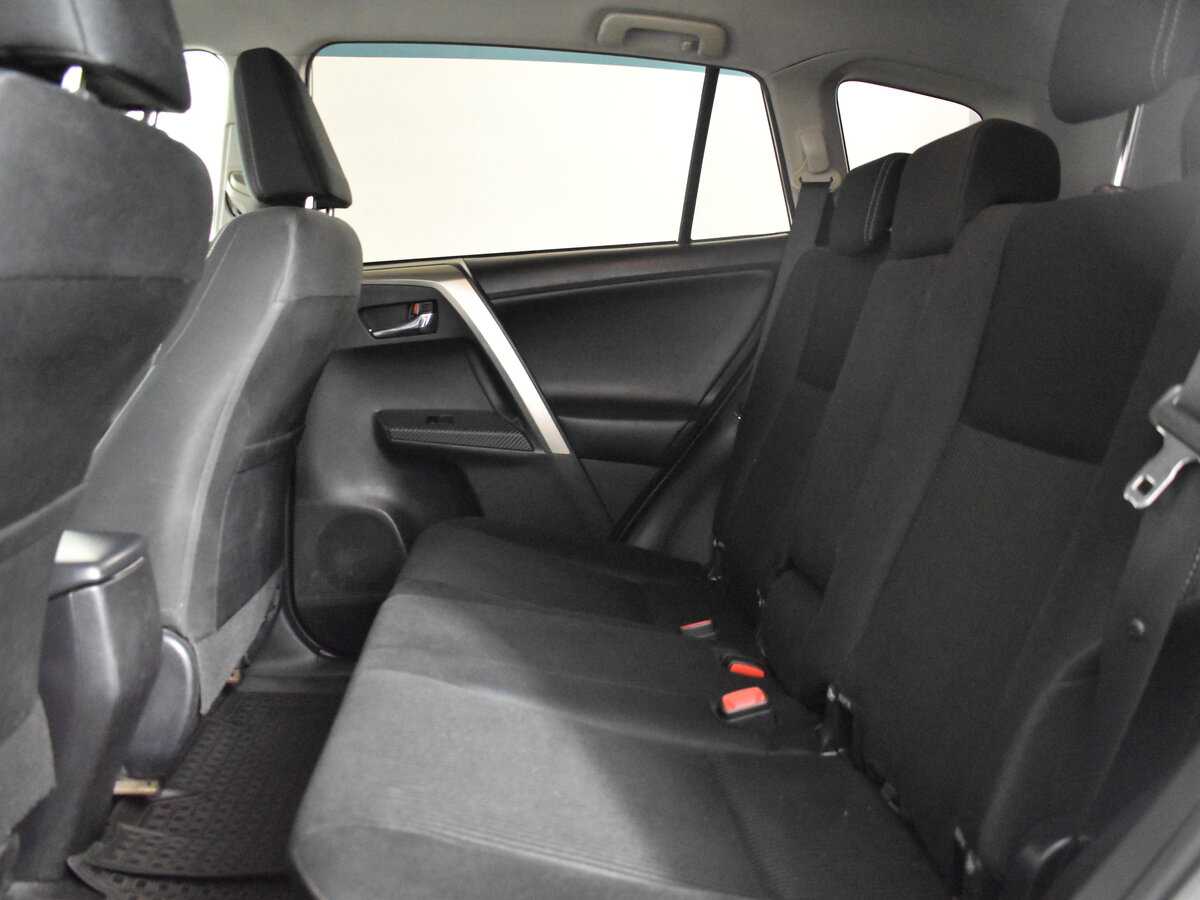 Toyota RAV4 с пробегом — 2015 год. Фото: #6