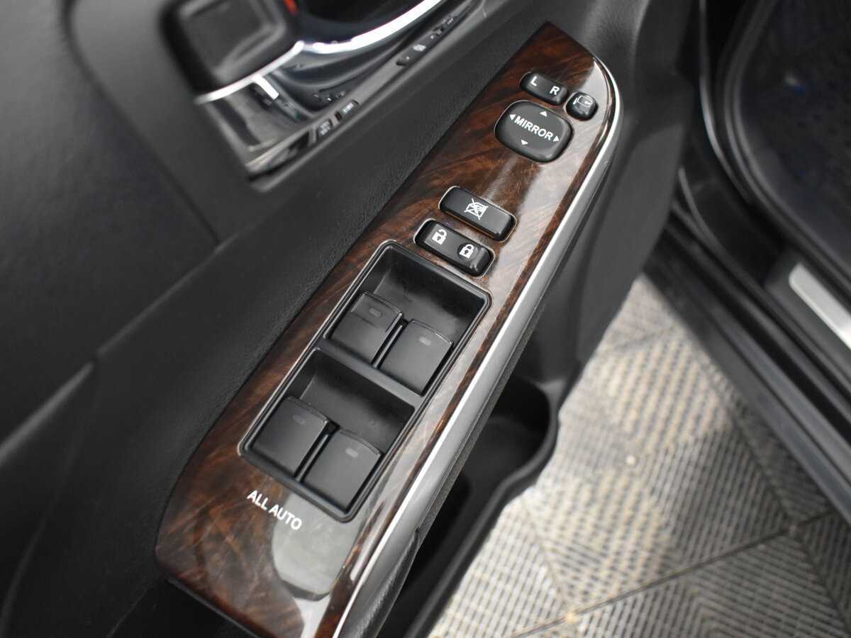 Toyota Camry с пробегом — 2017 год. Фото: #8