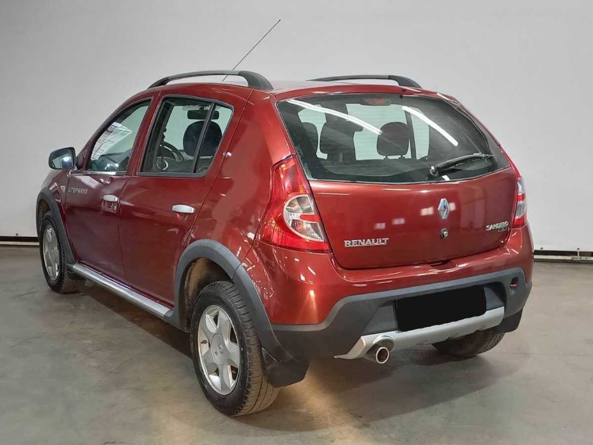 Renault Sandero с пробегом — 2012 год. Фото: #6