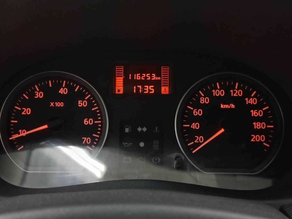 Renault Sandero с пробегом — 2012 год. Фото: #11