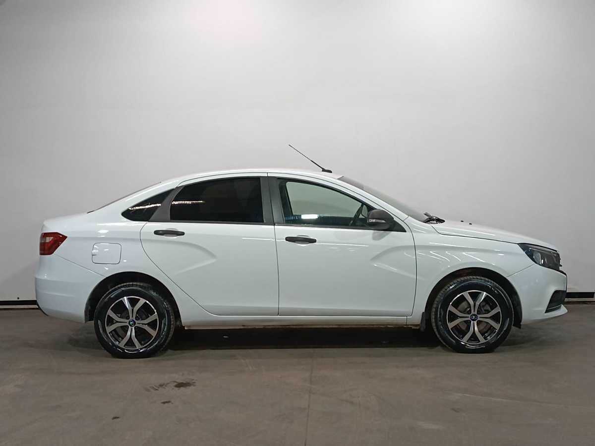 Lada (ВАЗ) Vesta с пробегом — 2016 год. Фото: #3