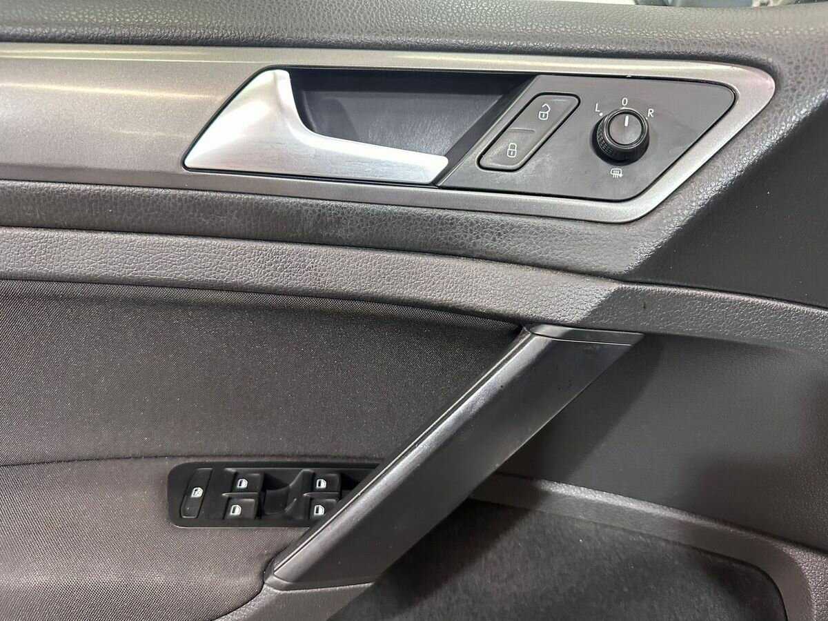 Volkswagen Golf с пробегом — 2013 год. Фото: #13