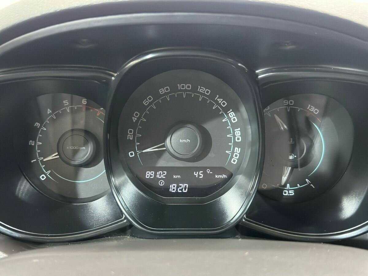 Lada (ВАЗ) Vesta с пробегом — 2016 год. Фото: #11