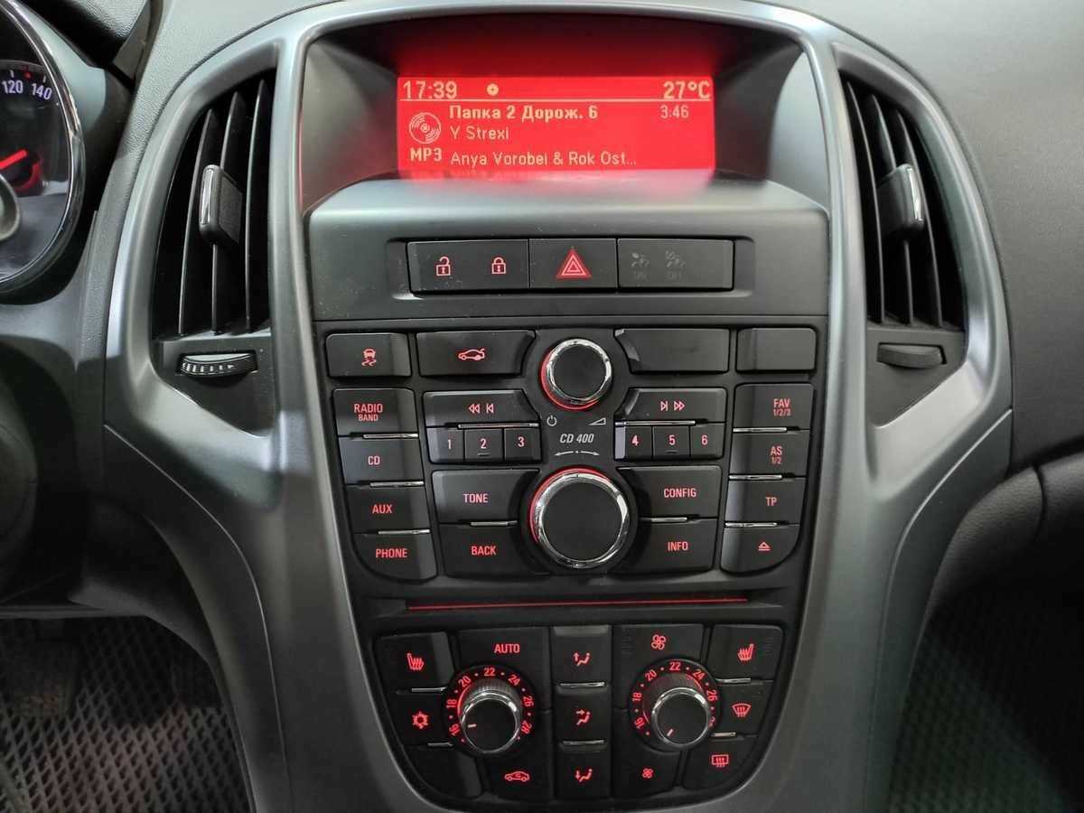 Opel Astra с пробегом — 2012 год. Фото: #13