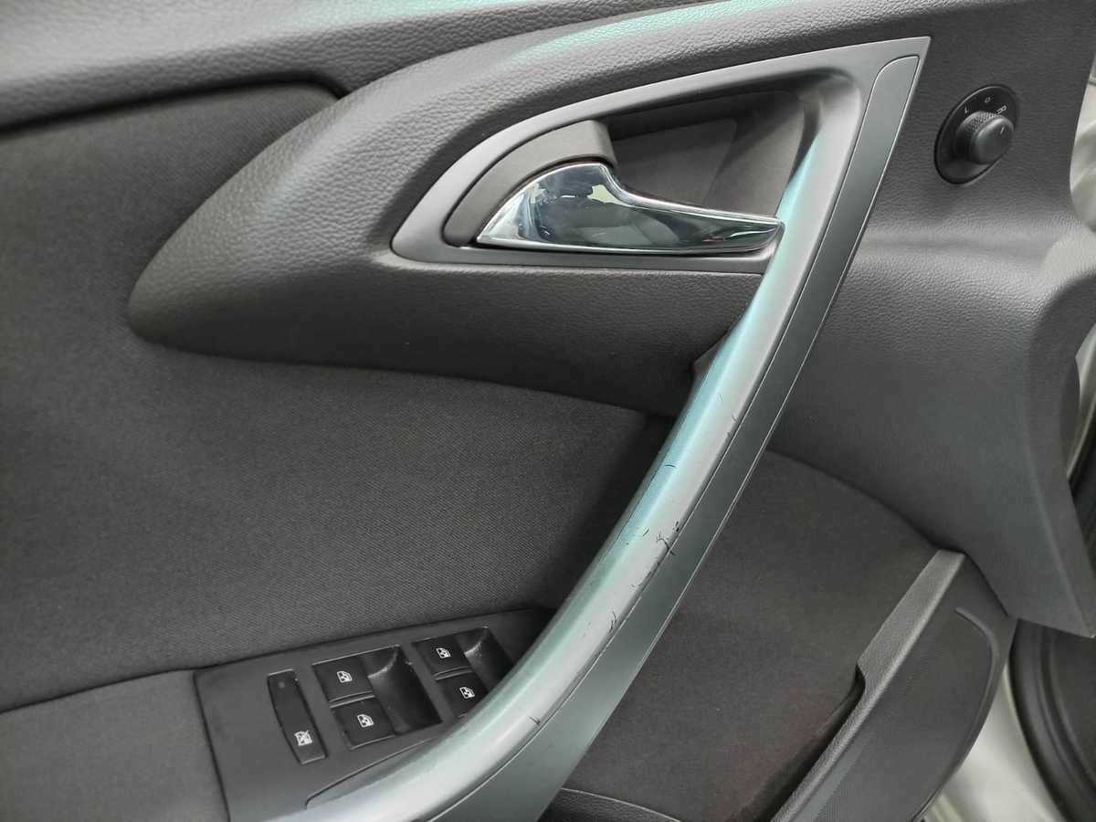 Opel Astra с пробегом — 2012 год. Фото: #14