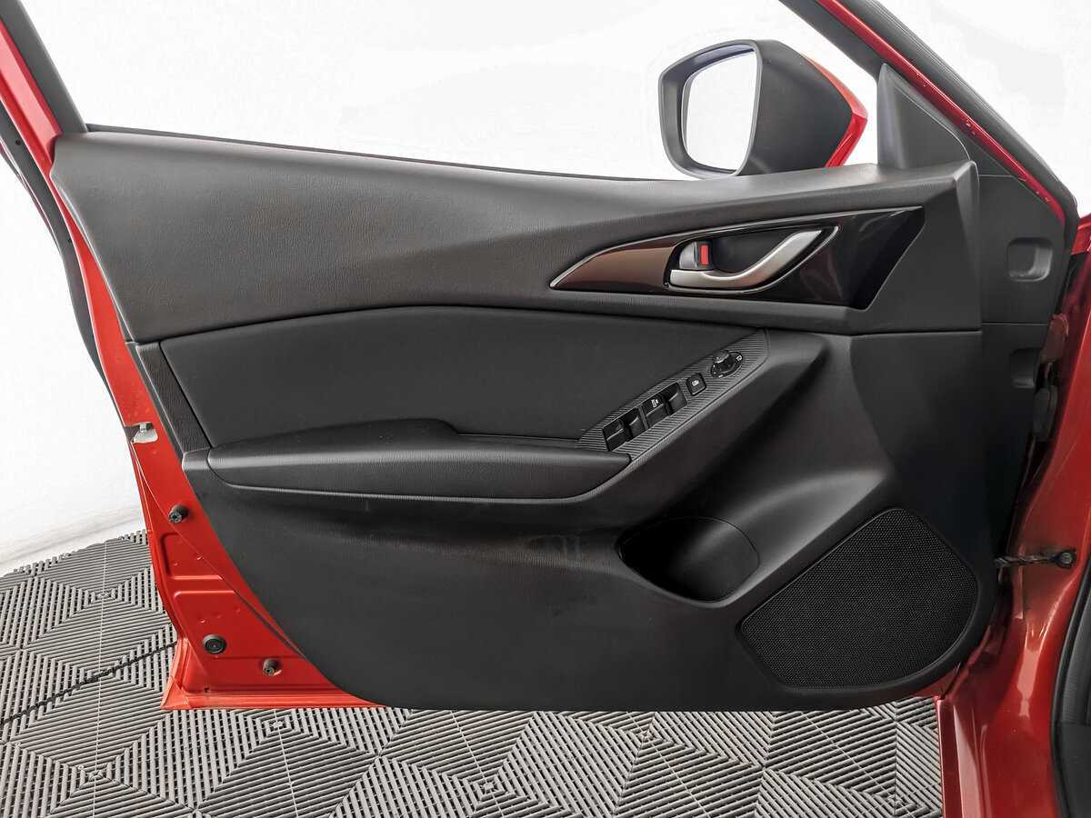 Mazda 3 с пробегом — 2015 год. Фото: #14