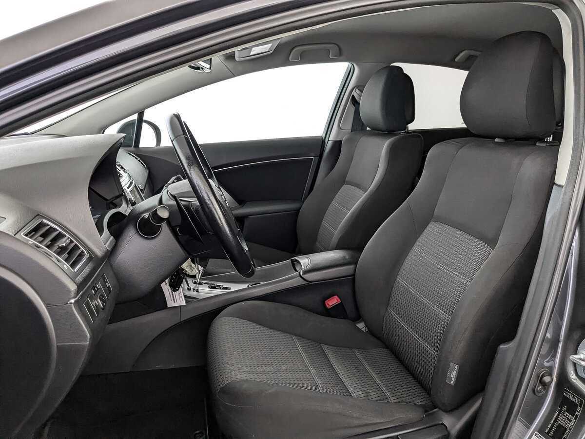 Toyota Avensis с пробегом — 2012 год. Фото: #15