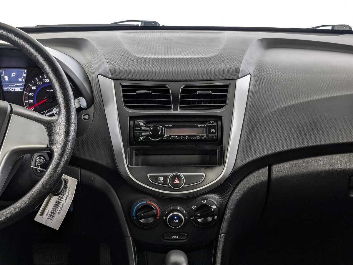 Hyundai Solaris с пробегом — 2013 год. Фото: #12