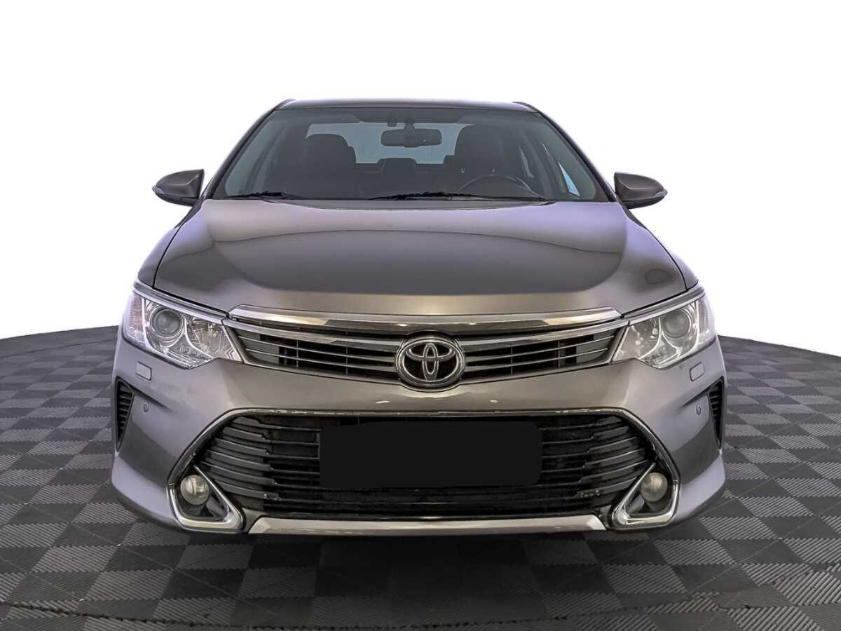 Toyota Camry с пробегом — 2016 год. Фото: #1
