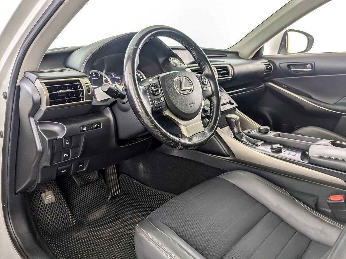 Lexus IS с пробегом — 2014 год. Фото: #13