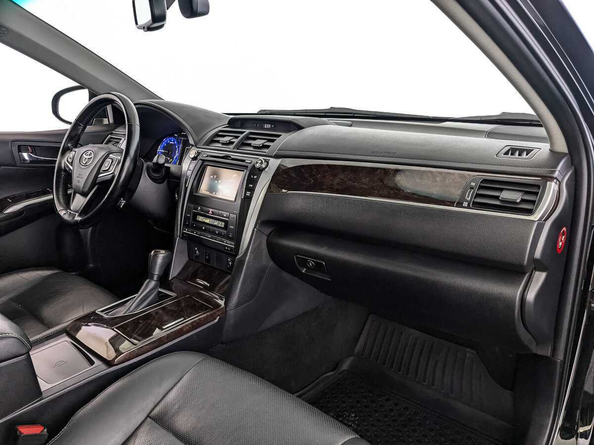 Toyota Camry с пробегом — 2017 год. Фото: #8
