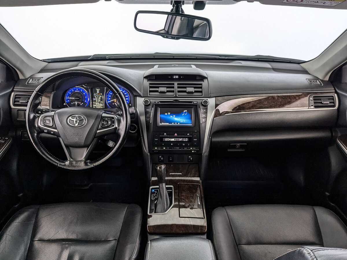 Toyota Camry с пробегом — 2017 год. Фото: #9