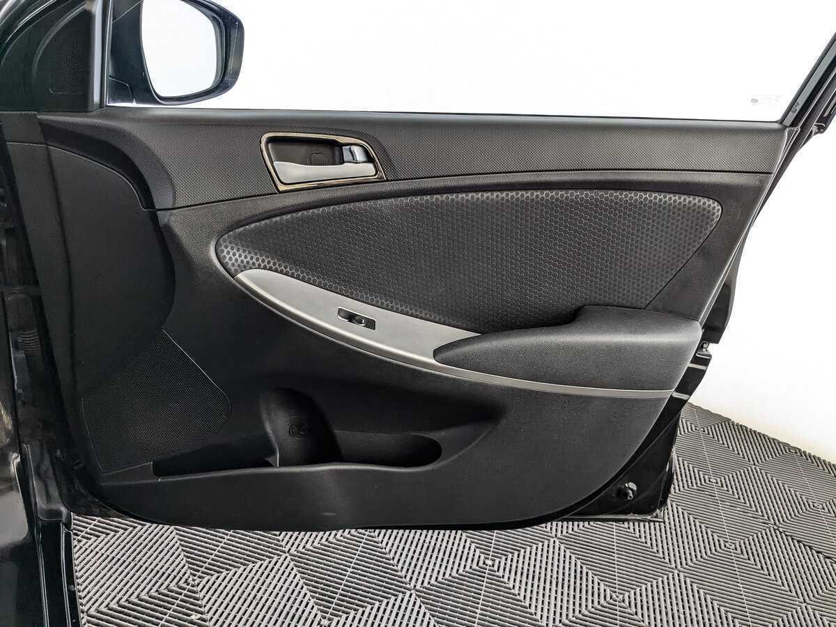 Hyundai Solaris с пробегом — 2015 год. Фото: #19