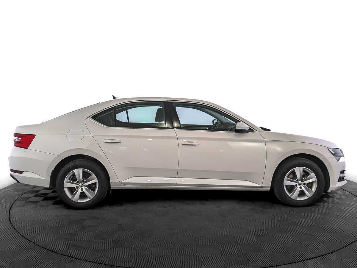 Skoda Superb с пробегом — 2021 год. Фото: #3