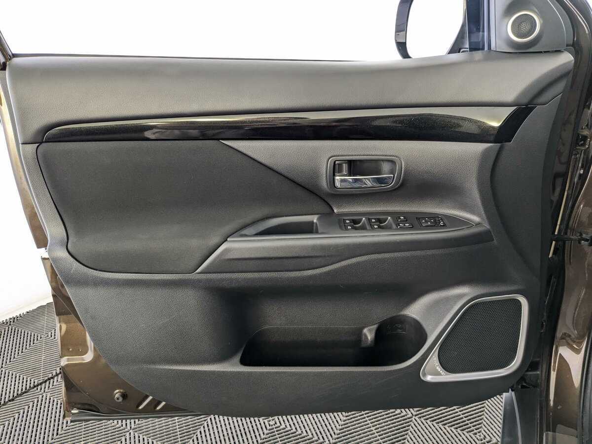 Mitsubishi Outlander с пробегом — 2022 год. Фото: #10