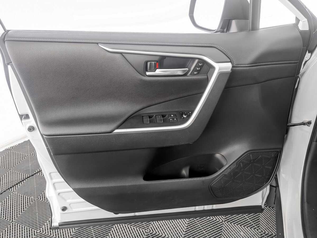 Toyota RAV4 с пробегом — 2020 год. Фото: #14