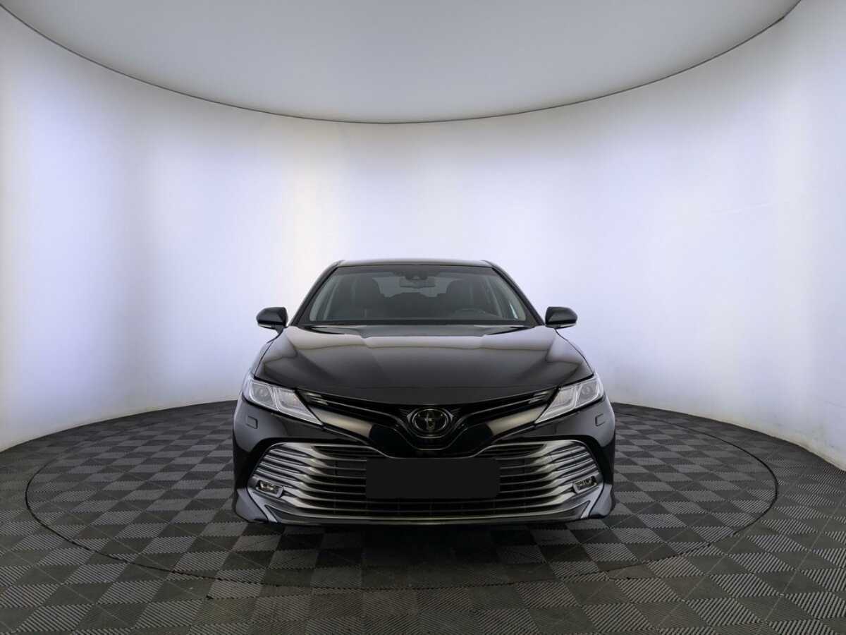 Toyota Camry с пробегом — 2020 год. Фото: #1