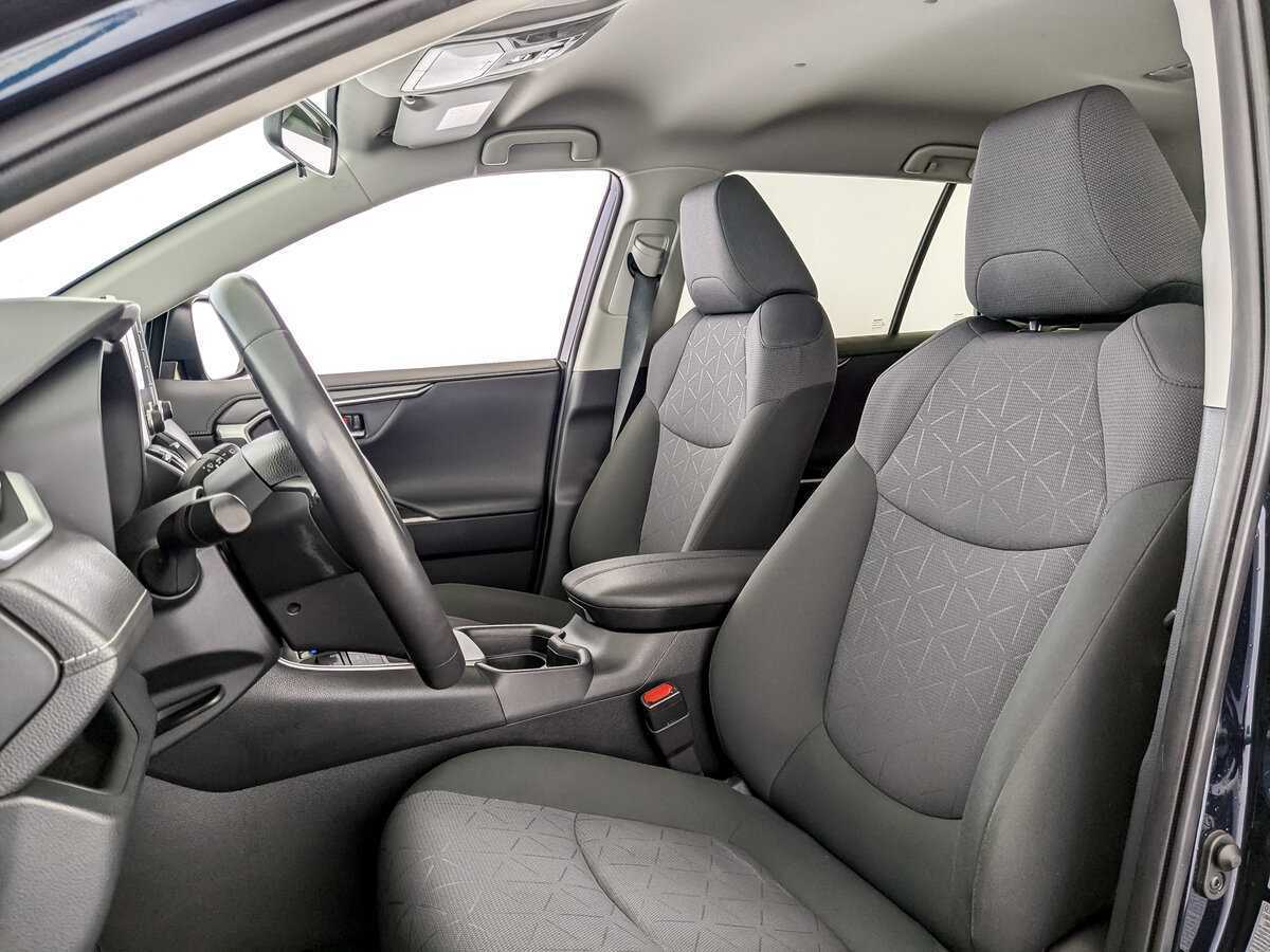 Toyota RAV4 с пробегом — 2020 год. Фото: #4