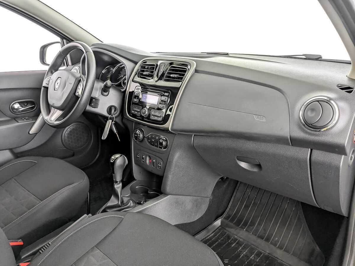 Renault Sandero с пробегом — 2016 год. Фото: #8