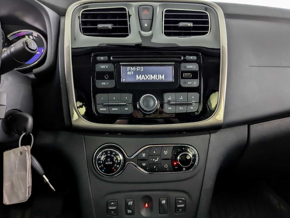 Renault Sandero с пробегом — 2016 год. Фото: #12