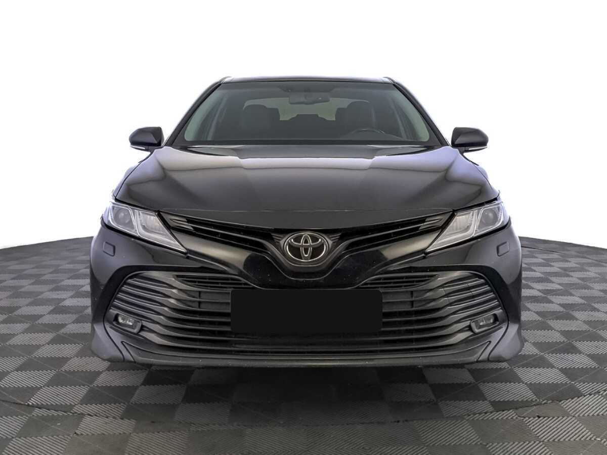 Toyota Camry с пробегом — 2019 год. Фото: #1