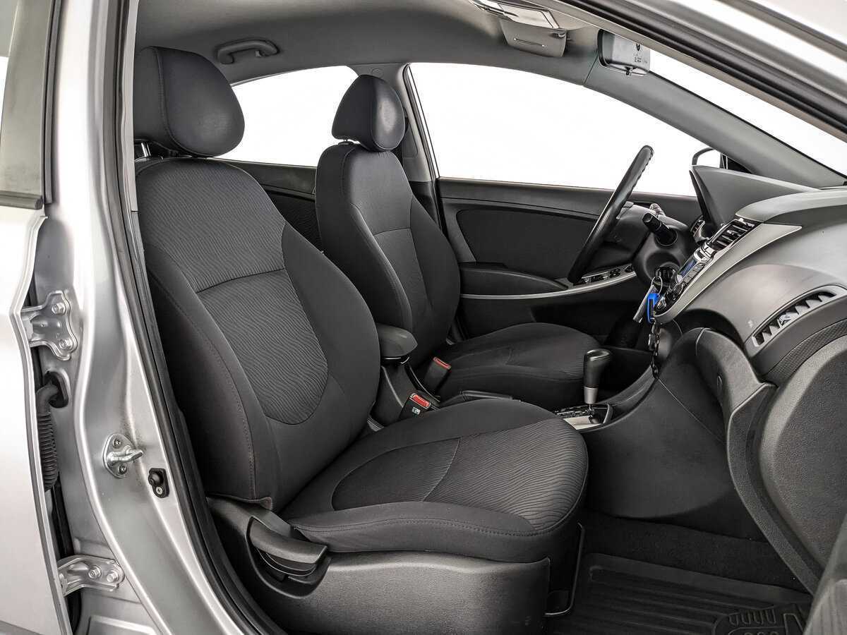 Hyundai Solaris с пробегом — 2012 год. Фото: #19