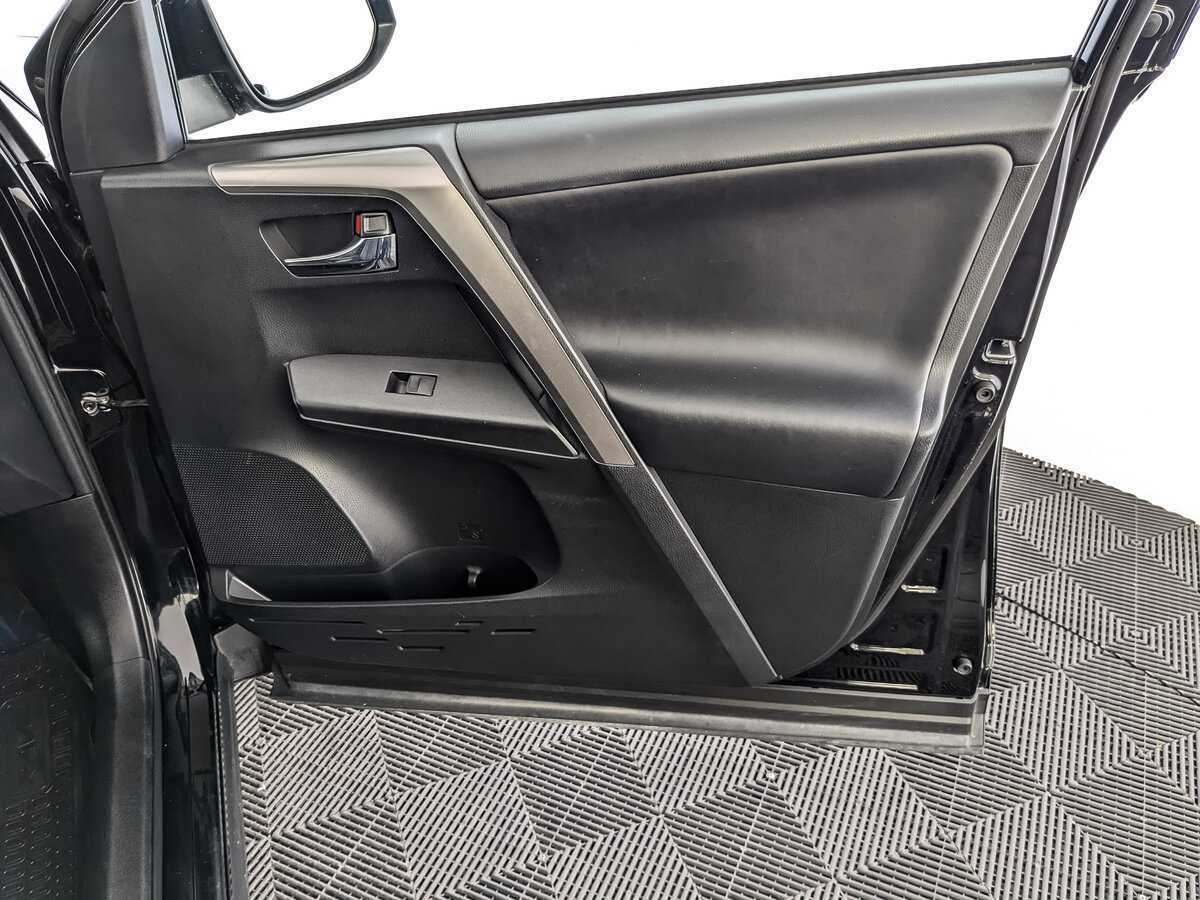 Toyota RAV4 с пробегом — 2017 год. Фото: #20