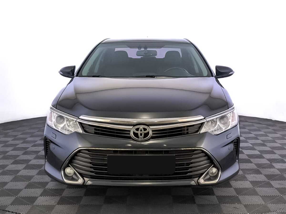 Toyota Camry с пробегом — 2016 год. Фото: #1