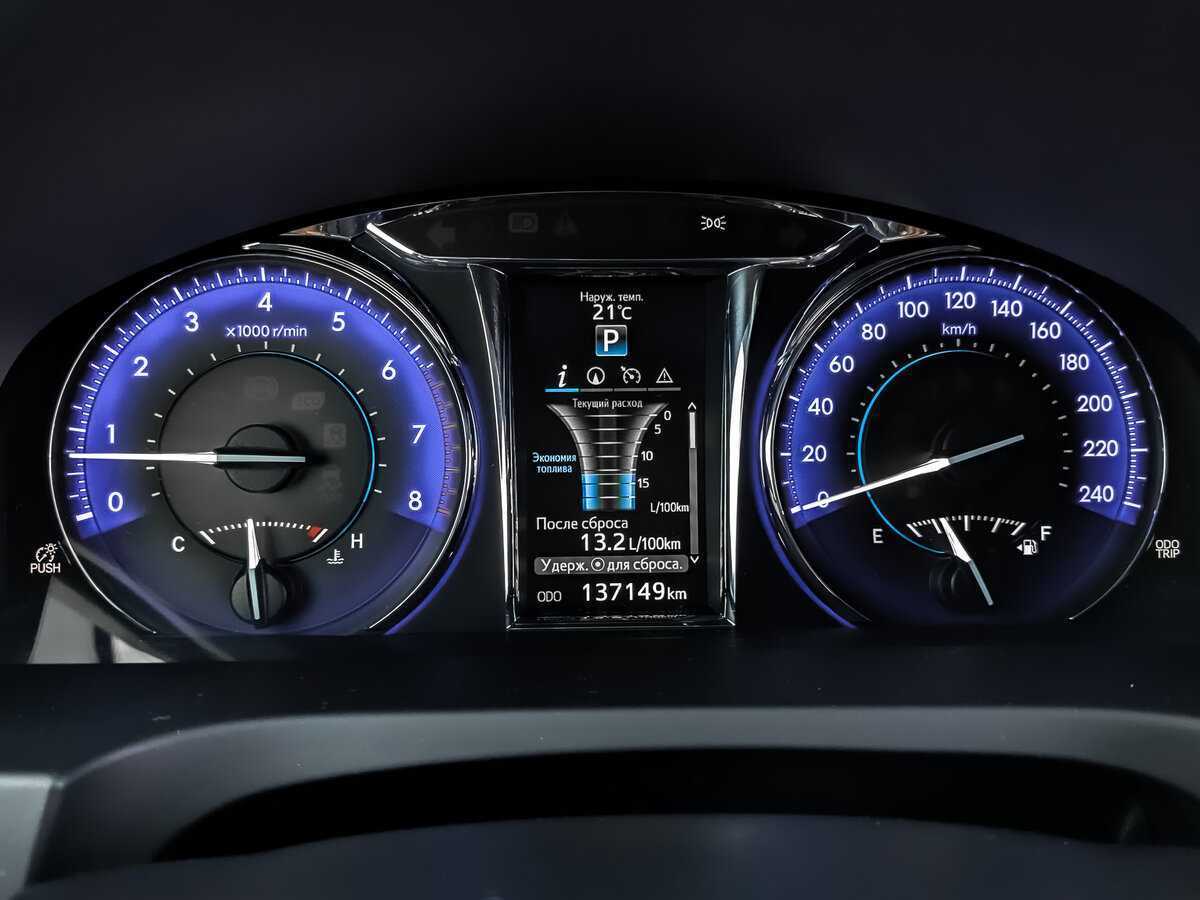 Toyota Camry с пробегом — 2016 год. Фото: #11