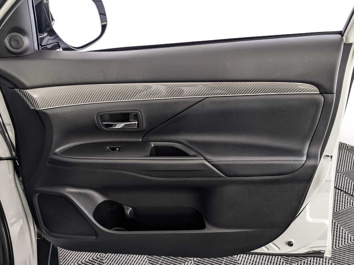 Mitsubishi Outlander с пробегом — 2021 год. Фото: #18