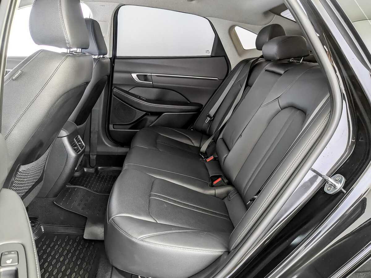 Hyundai Sonata с пробегом — 2022 год. Фото: #9