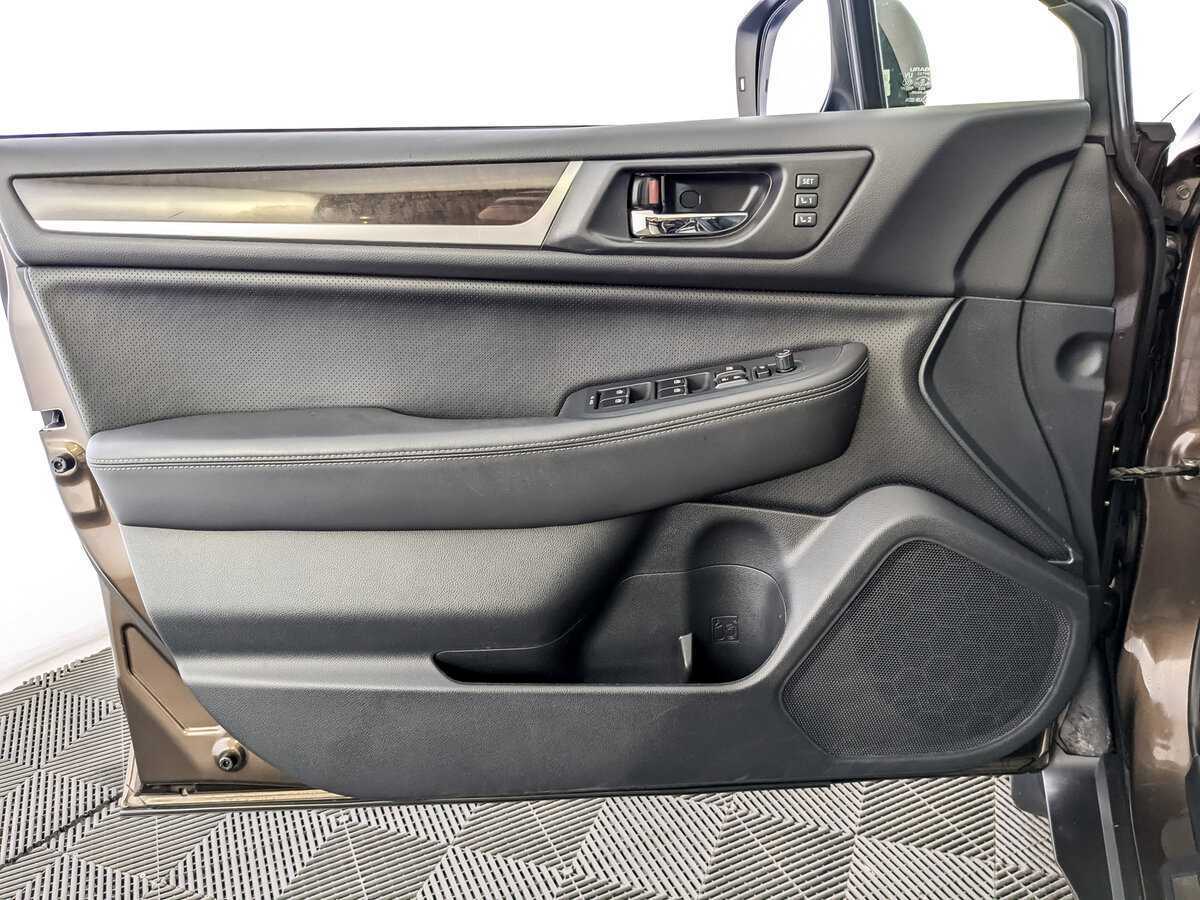 Subaru Outback с пробегом — 2017 год. Фото: #12