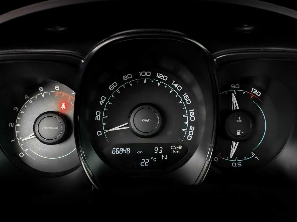 Lada (ВАЗ) Vesta с пробегом — 2016 год. Фото: #10