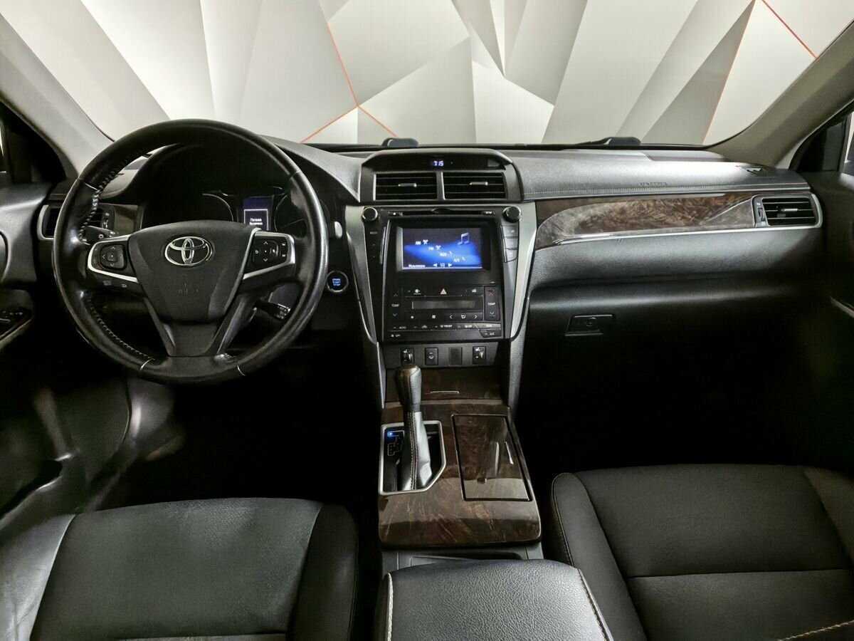 Toyota Camry с пробегом — 2015 год. Фото: #9