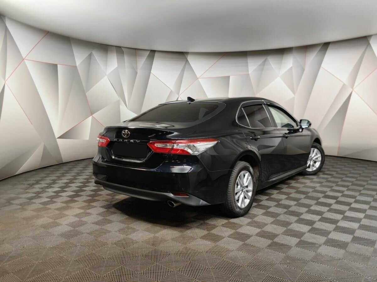 Toyota Camry с пробегом — 2019 год. Фото: #1