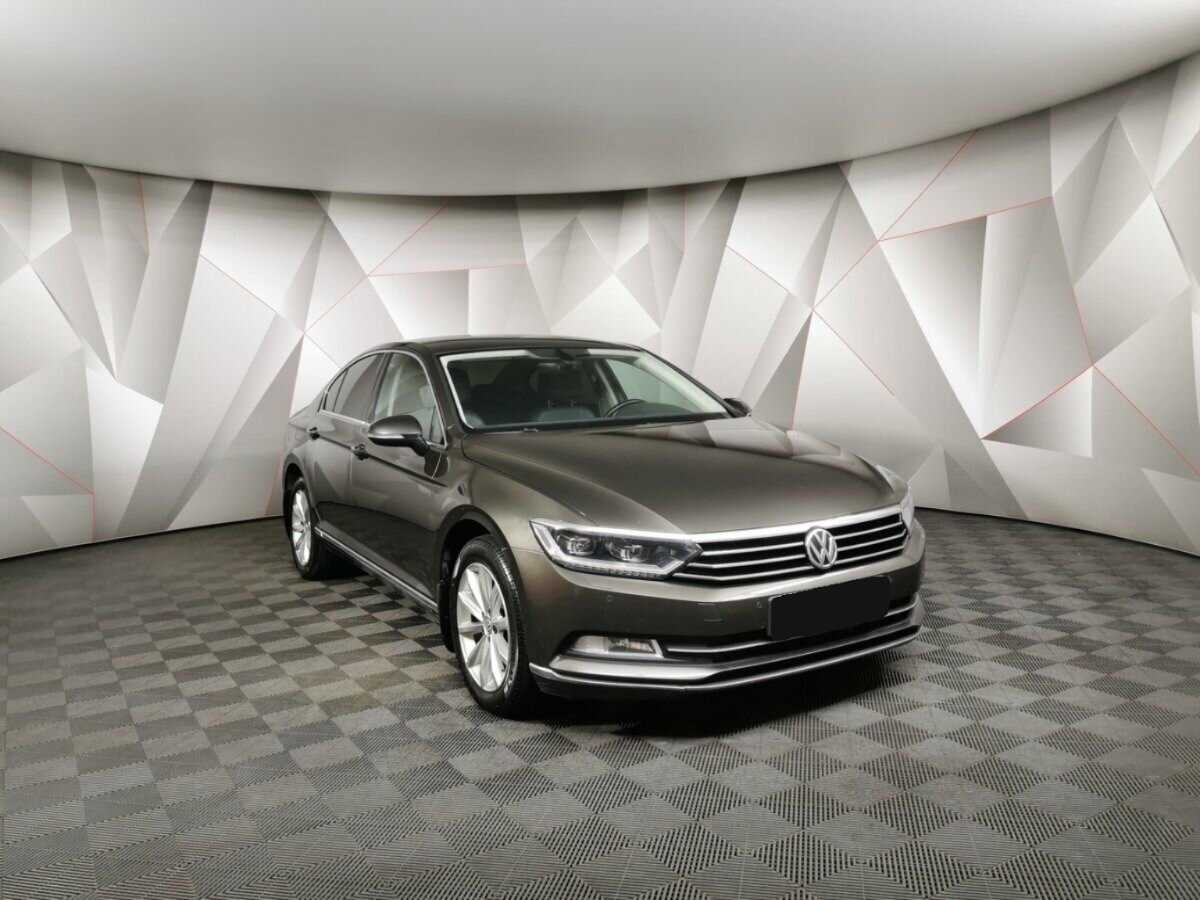 Volkswagen Passat с пробегом — 2018 год. Фото: #2