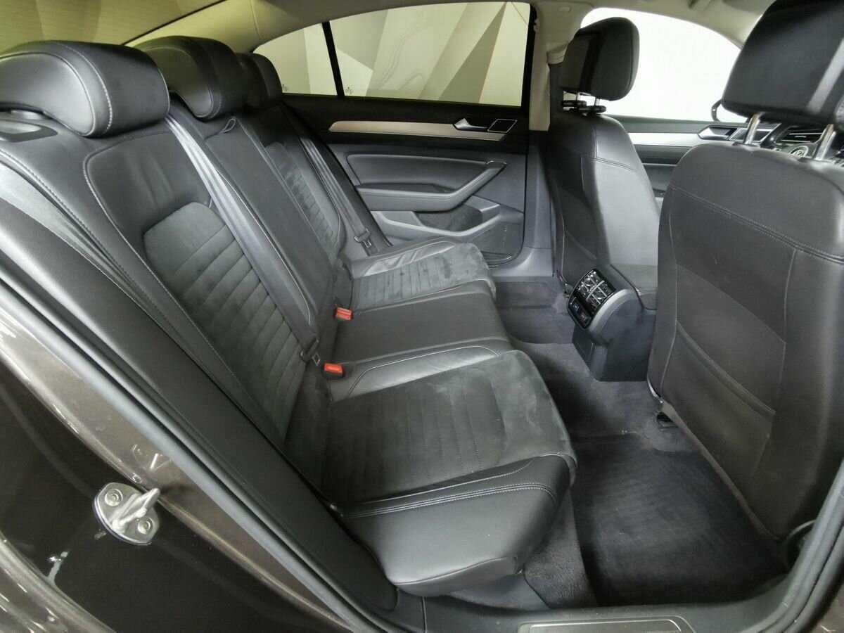Volkswagen Passat с пробегом — 2018 год. Фото: #11