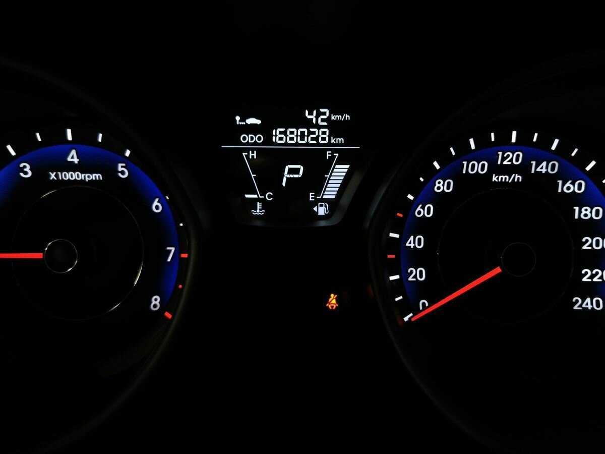 Hyundai Elantra с пробегом — 2012 год. Фото: #15