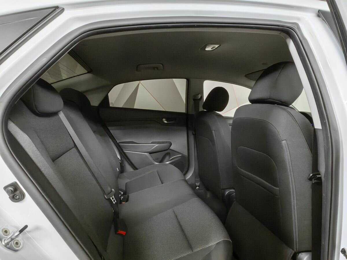 Hyundai Solaris с пробегом — 2021 год. Фото: #11