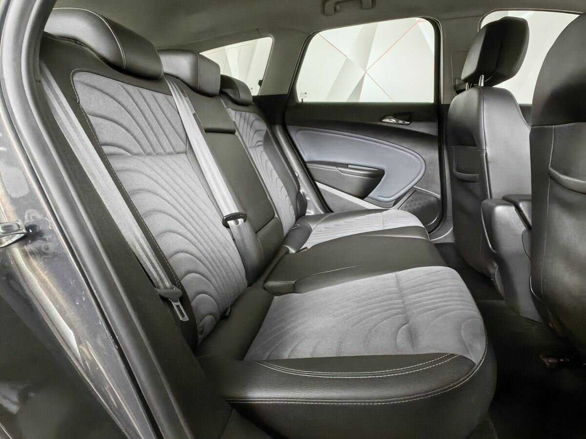 Opel Astra с пробегом — 2014 год. Фото: #11