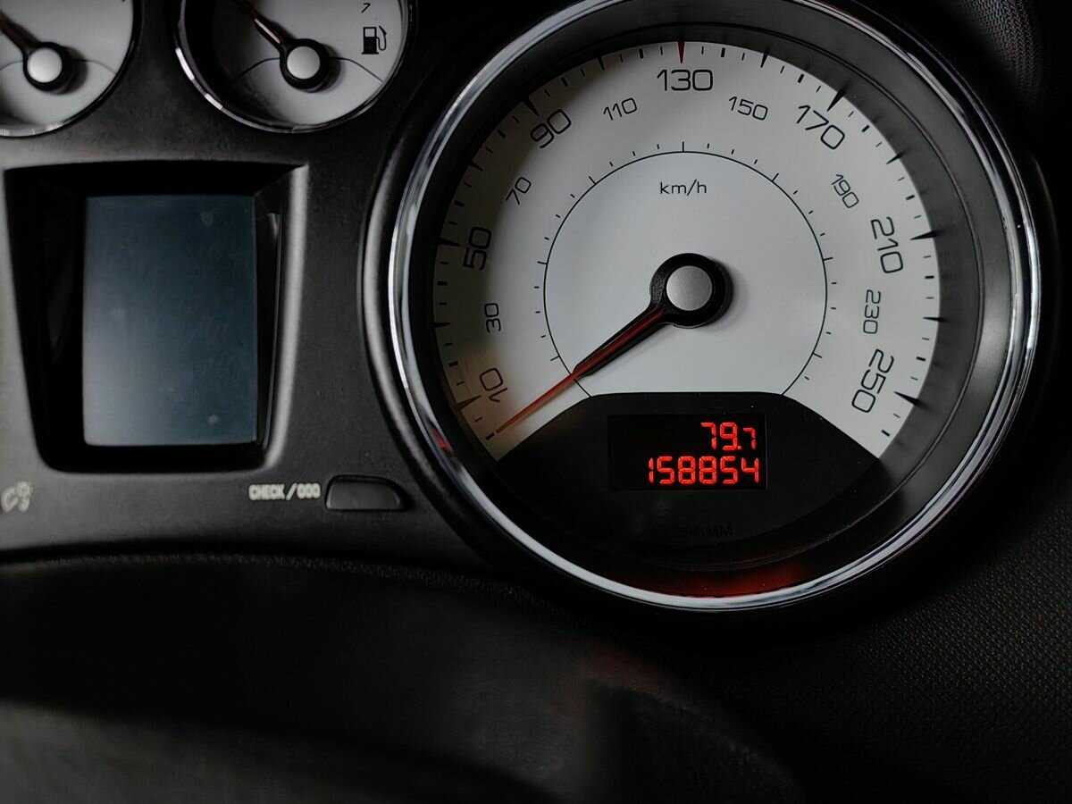 Peugeot 308 с пробегом — 2012 год. Фото: #14