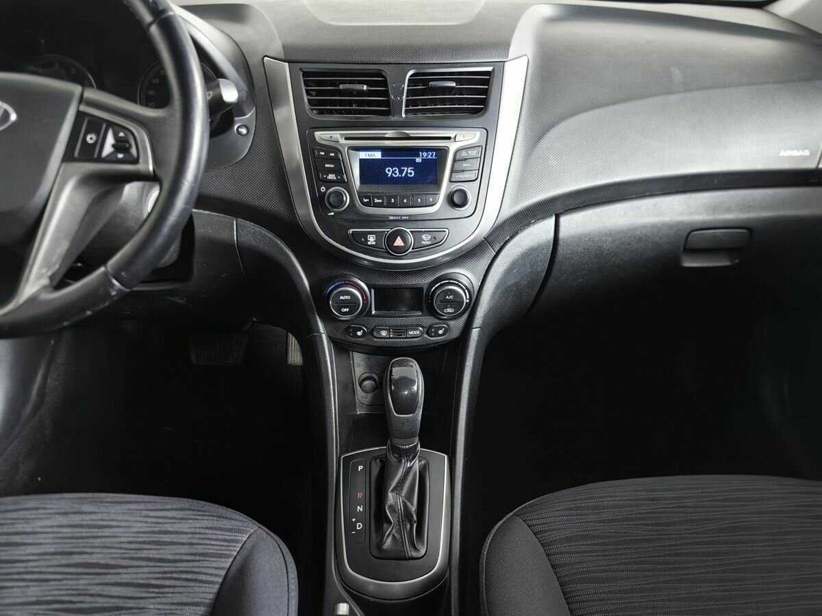 Hyundai Solaris с пробегом — 2015 год. Фото: #10