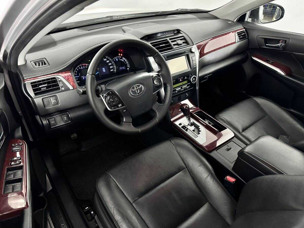Toyota Camry с пробегом — 2014 год. Фото: #6