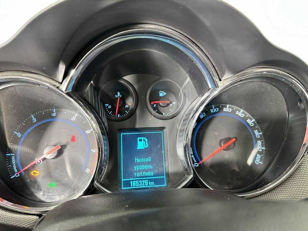 Chevrolet Cruze с пробегом — 2013 год. Фото: #11