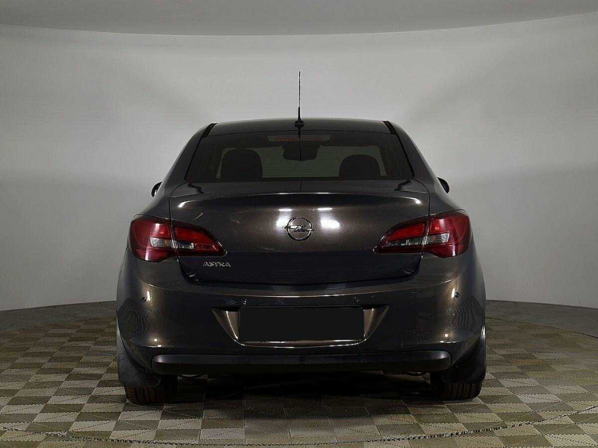 Opel Astra с пробегом — 2012 год. Фото: #3
