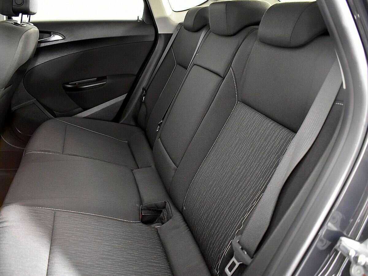 Opel Astra с пробегом — 2012 год. Фото: #8