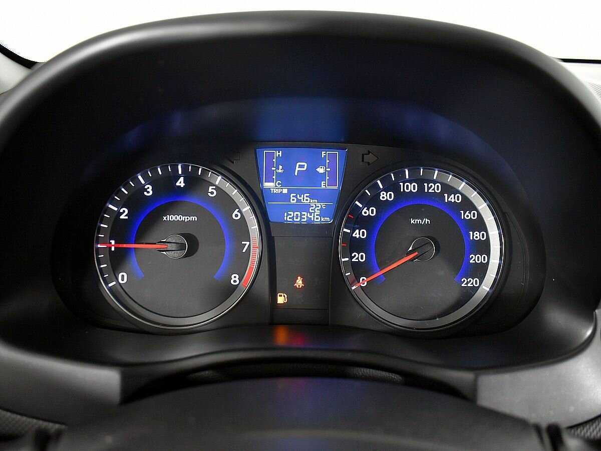 Hyundai Solaris с пробегом — 2014 год. Фото: #11